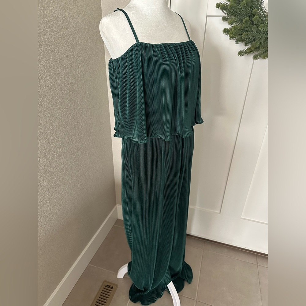 Petal & Pup Jillian Plisse Jumpsuit - Picture 3 of 8